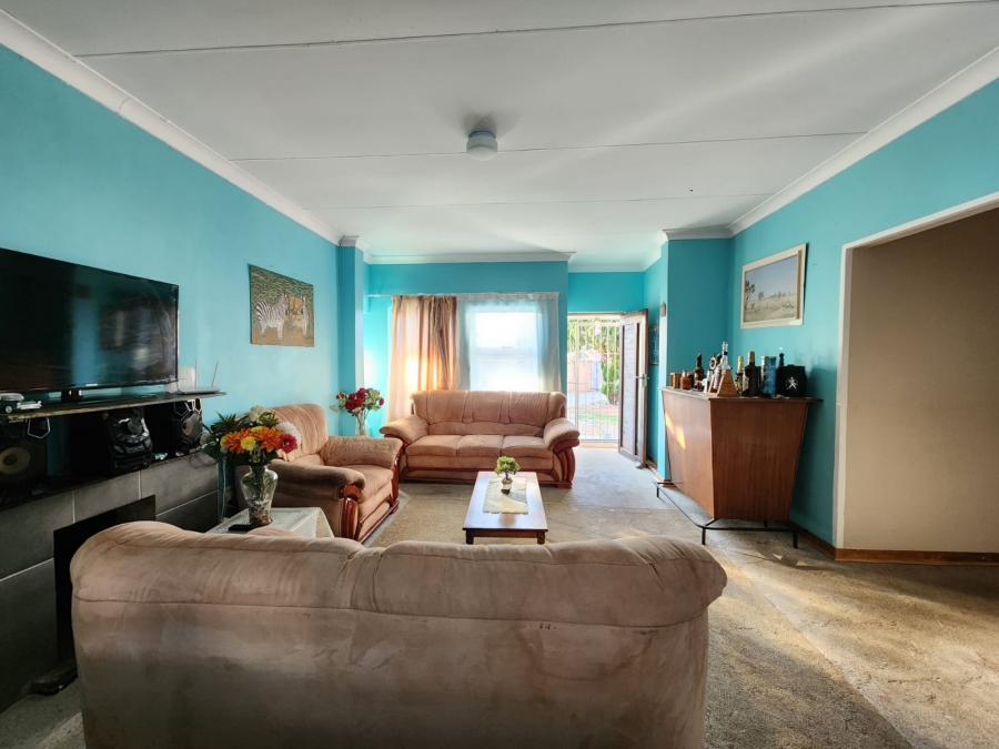 3 Bedroom Property for Sale in Heuwelsig Northern Cape